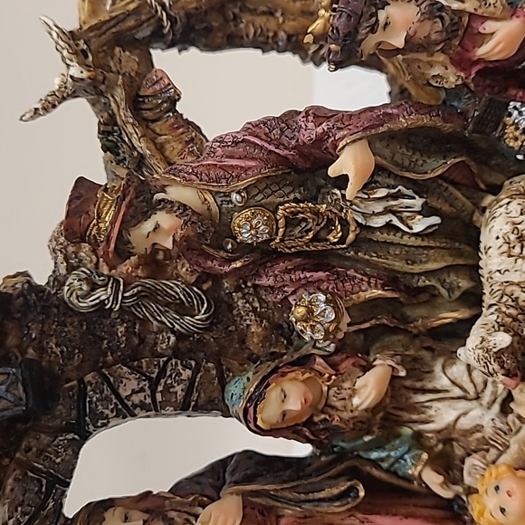 Nativity from the Goldenvale Collection - Picture 11 of 17